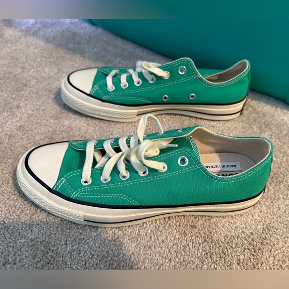 Converse Chuck Taylor Green and White Sneakers NWOT - Picture 7 of 7